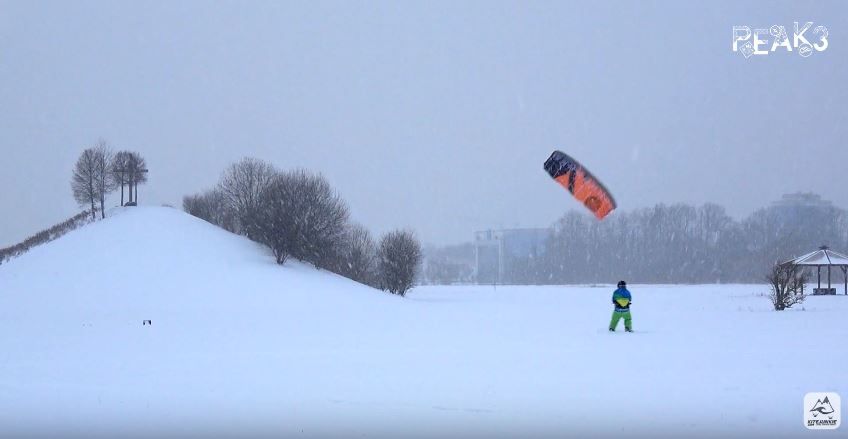 Flysurfer Peak beim SNowkiten